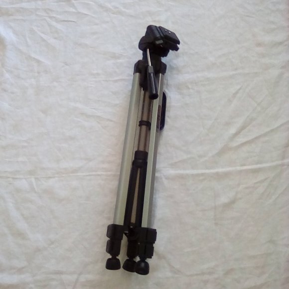 Adjustable camera tripod - Picture 5 of 5